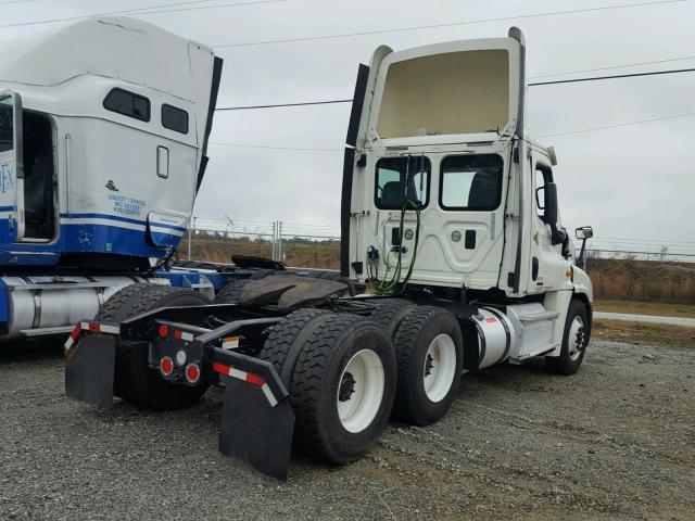 1FUJGEDV3DSBV1083 - 2013 FREIGHTLINER CASCADIA 1 WHITE photo 4