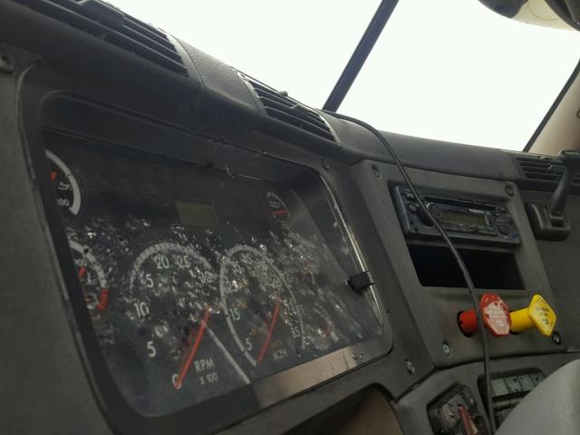 1FUJGEDV3DSBV1083 - 2013 FREIGHTLINER CASCADIA 1 WHITE photo 8