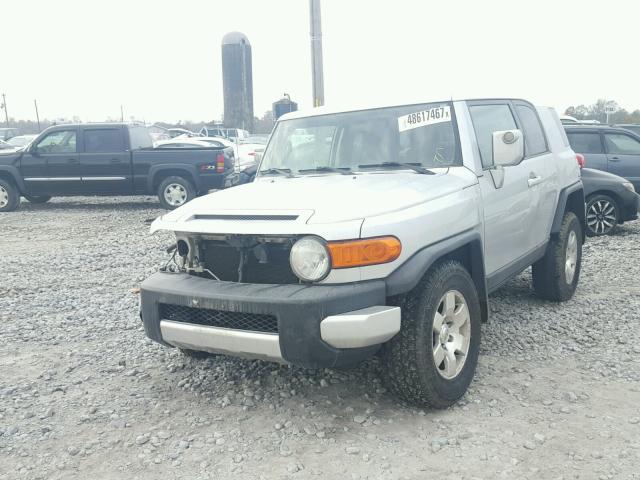 JTEZU11F08K003822 - 2008 TOYOTA FJ CRUISER GRAY photo 2