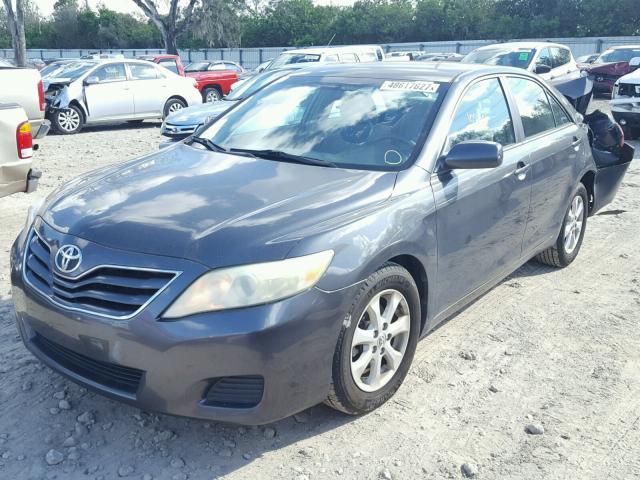 4T1BF3EK6AU106462 - 2010 TOYOTA CAMRY BASE GRAY photo 2