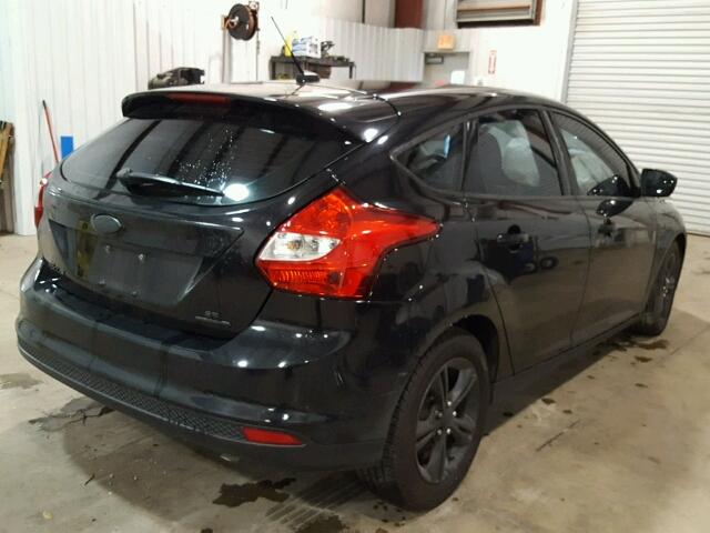 1FAHP3K24CL422344 - 2012 FORD FOCUS SE BLACK photo 4