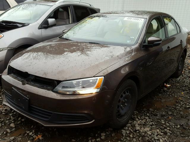 3VWDZ7AJ1BM321680 - 2011 VOLKSWAGEN JETTA SE 棕色 照片 2