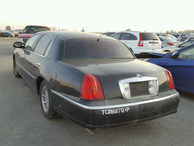 1LNHM83W0YY914375 - 2000 LINCOLN TOWN CAR C BLACK photo 3