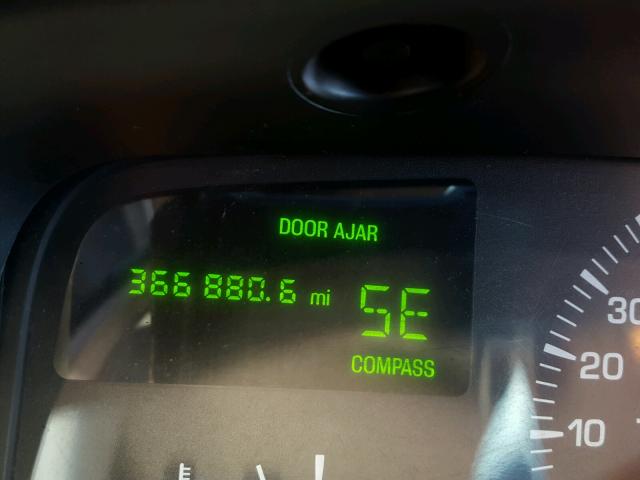 1LNHM83W0YY914375 - 2000 LINCOLN TOWN CAR C BLACK photo 8