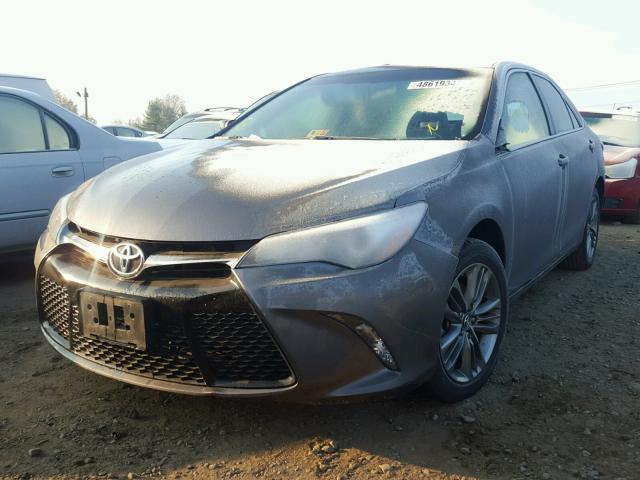 4T1BF1FKXHU334803 - 2017 TOYOTA CAMRY LE GRAY photo 2