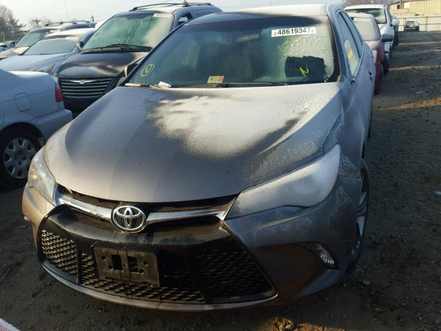 4T1BF1FKXHU334803 - 2017 TOYOTA CAMRY LE GRAY photo 9