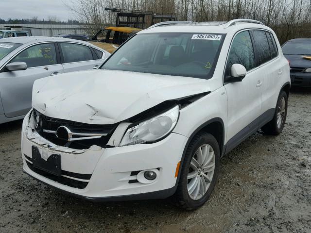 WVGBV7AX1AW529675 - 2010 VOLKSWAGEN TIGUAN SE WHITE photo 2