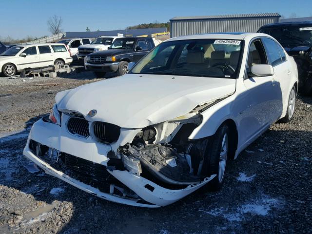 WBANU53578CT18493 - 2008 BMW 528 I WHITE photo 2