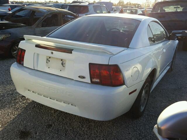 1FAFP4041YF215904 - 2000 FORD MUSTANG WHITE photo 4