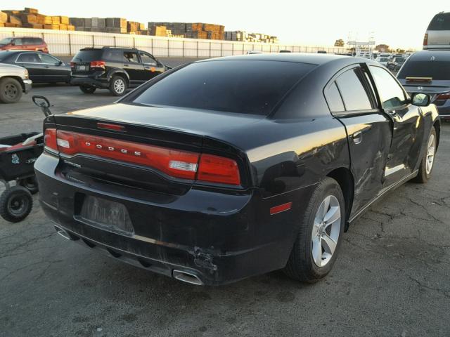 2C3CDXBGXDH623801 - 2013 DODGE CHARGER SE BLACK photo 4