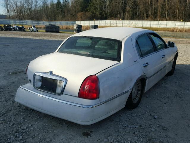 1LNFM81WXWY683931 - 1998 LINCOLN TOWN CAR E WHITE photo 4