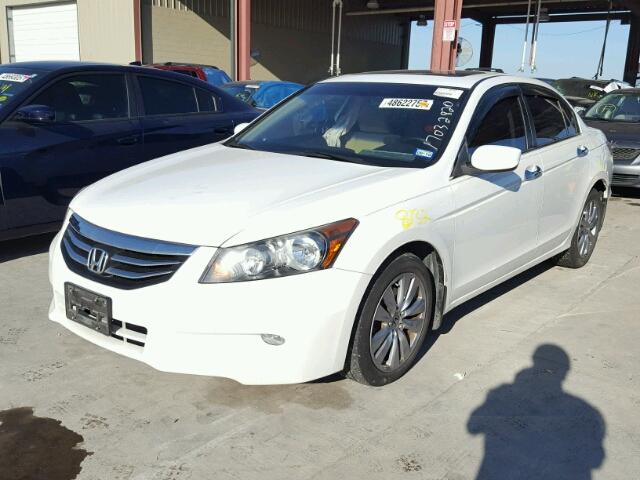 1HGCP3F71CA004136 - 2012 HONDA ACCORD EX WHITE photo 2