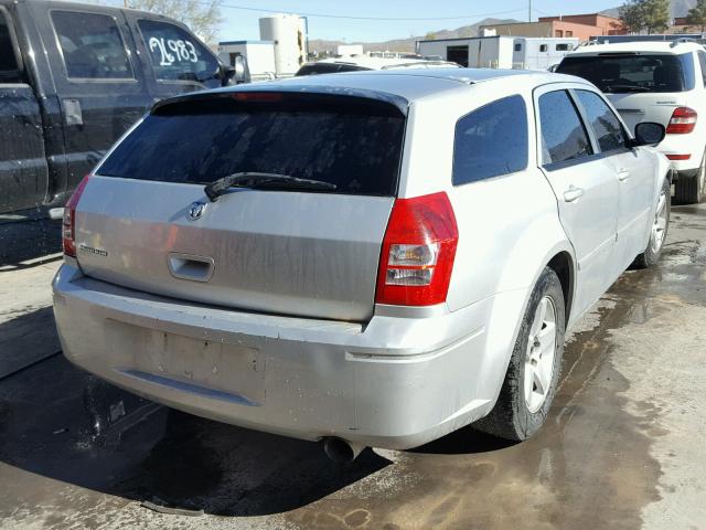 2D4FV47T06H213606 - 2006 DODGE MAGNUM SE SILVER photo 4