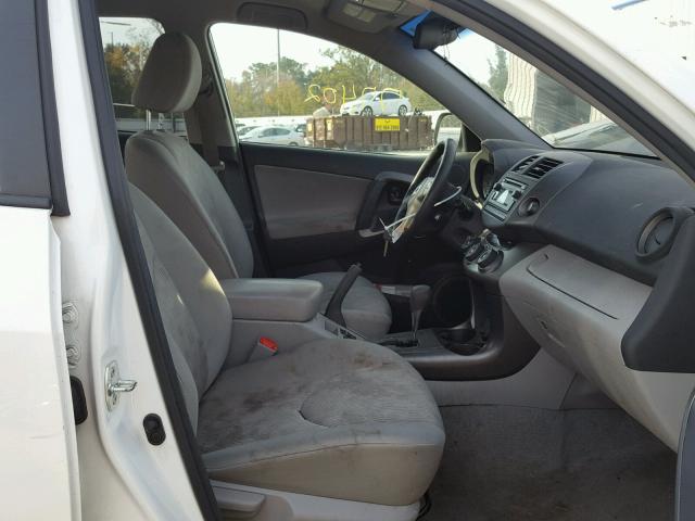 2T3BF4DV6CW218948 - 2012 TOYOTA RAV4 WHITE photo 5