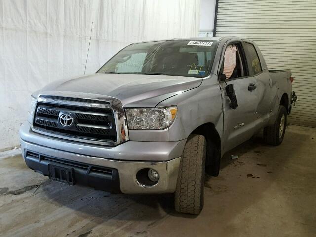 5TFUM5F17CX038856 - 2012 TOYOTA TUNDRA DOU SILVER photo 2