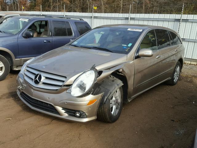 4JGCB22E88A064882 - 2008 MERCEDES-BENZ R 320 CDI GOLD photo 2