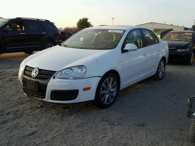 3VWRA7AJ2AM071555 - 2010 VOLKSWAGEN JETTA WOLF WHITE photo 2