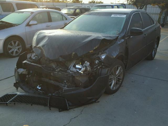 4T1BF1FK1FU889586 - 2015 TOYOTA CAMRY LE შავი ფოტო 2