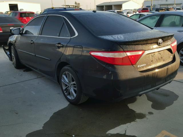 4T1BF1FK1FU889586 - 2015 TOYOTA CAMRY LE შავი ფოტო 3