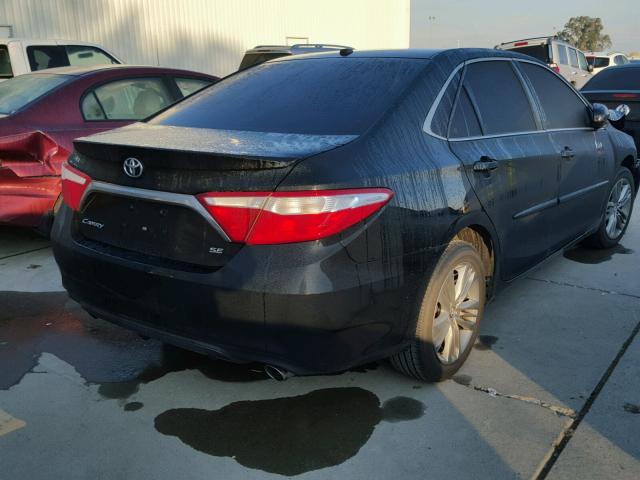 4T1BF1FK1FU889586 - 2015 TOYOTA CAMRY LE შავი ფოტო 4