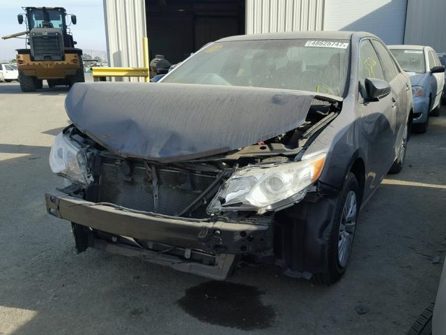 4T1BF1FK0EU382211 - 2014 TOYOTA CAMRY L GRAY photo 2