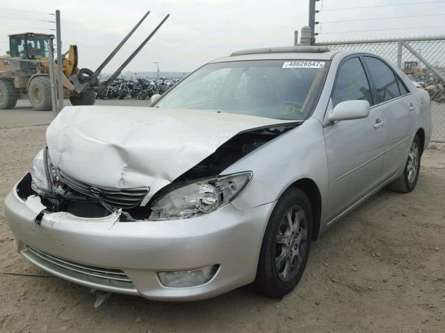 4T1BF30K45U098522 - 2005 TOYOTA CAMRY LE 银色 照片 2