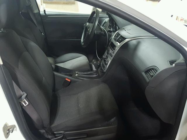 1G1ZC5EB1A4151437 - 2010 CHEVROLET MALIBU 1LT WHITE photo 5