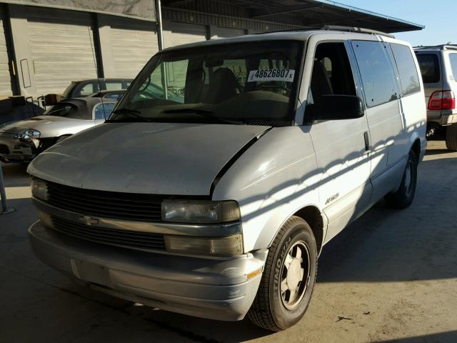 1GNDM19W5WB117631 - 1998 CHEVROLET ASTRO WHITE photo 2