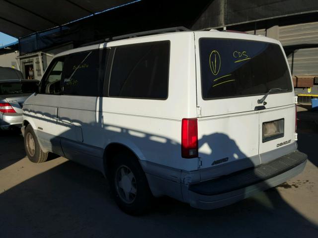 1GNDM19W5WB117631 - 1998 CHEVROLET ASTRO WHITE photo 3