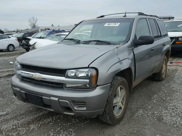 1GNDT13S452179089 - 2005 CHEVROLET TRAILBLAZE BROWN photo 2