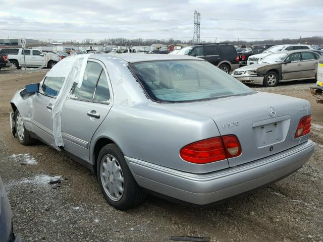 WDBJF82H3XX022384 - 1999 MERCEDES-BENZ E 320 4MAT SILVER photo 3