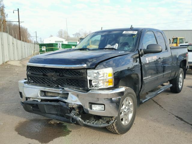 1GC2KXCG6DZ224458 - 2013 CHEVROLET SILVERADO BLACK photo 2