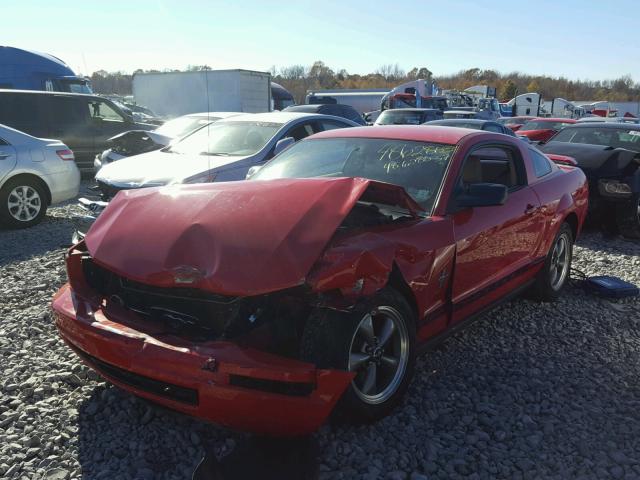 1ZVFT80N665145886 - 2006 FORD MUSTANG RED photo 2