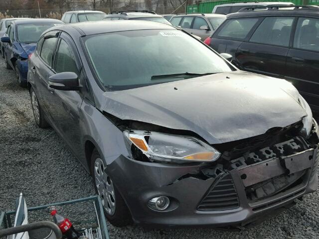 1FAHP3K28CL124931 - 2012 FORD FOCUS SE SILVER photo 1