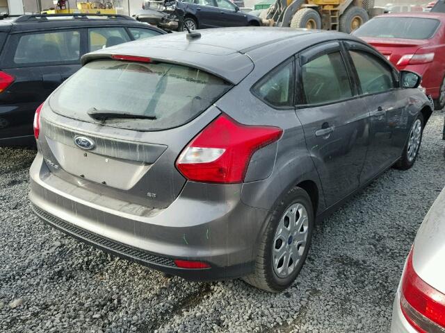 1FAHP3K28CL124931 - 2012 FORD FOCUS SE SILVER photo 4