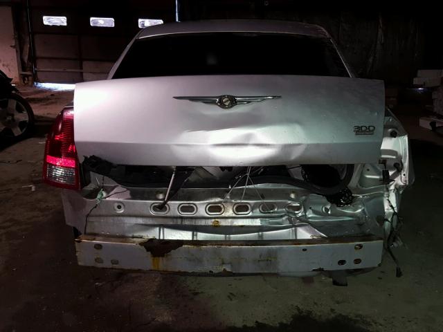 2C3JA53G55H566914 - 2005 CHRYSLER 300 TOURIN SILVER photo 9