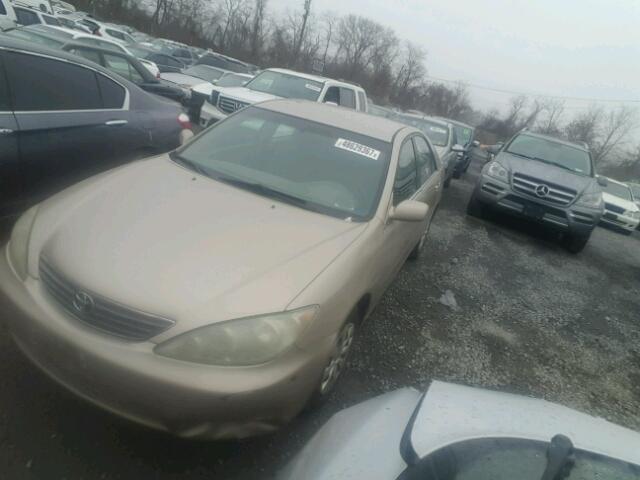 4T1BE32K45U946771 - 2005 TOYOTA CAMRY LE 银色 照片 2