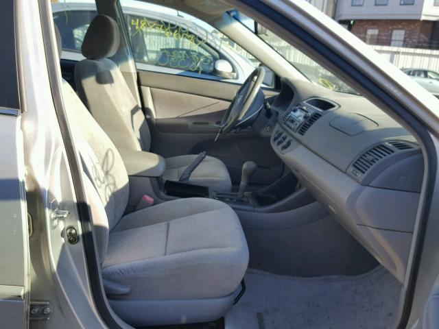 4T1BE32K04U335103 - 2004 TOYOTA CAMRY LE 银色 照片 5