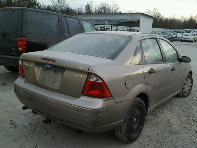 1FAFP34N45W233211 - 2005 FORD FOCUS ZX4 GRAY photo 4