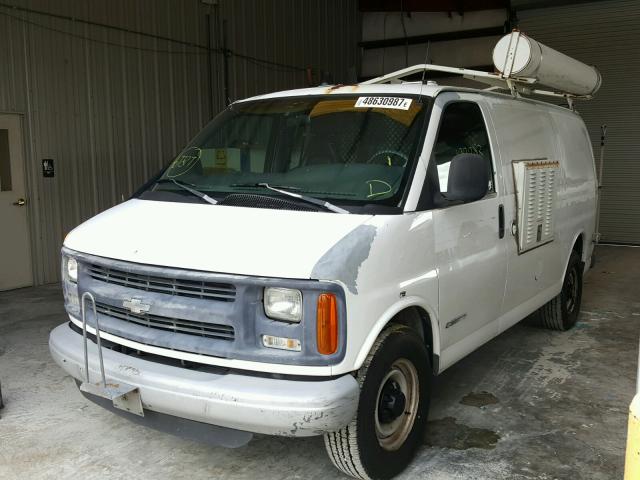 1GCHG35RXW1073242 - 1998 CHEVROLET EXPRESS G3 WHITE photo 2