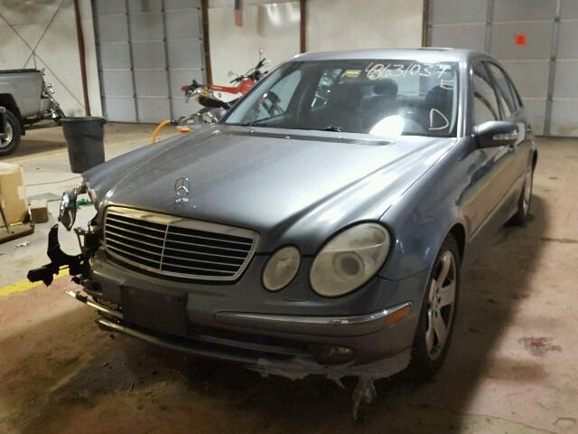 WDBUF65J05A705773 - 2005 MERCEDES-BENZ E 320 BLUE photo 2