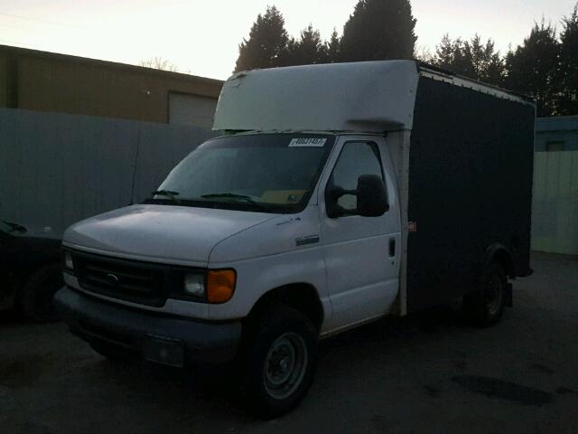 1FDSE35LX6DA87868 - 2006 FORD ECONOLINE WHITE photo 2