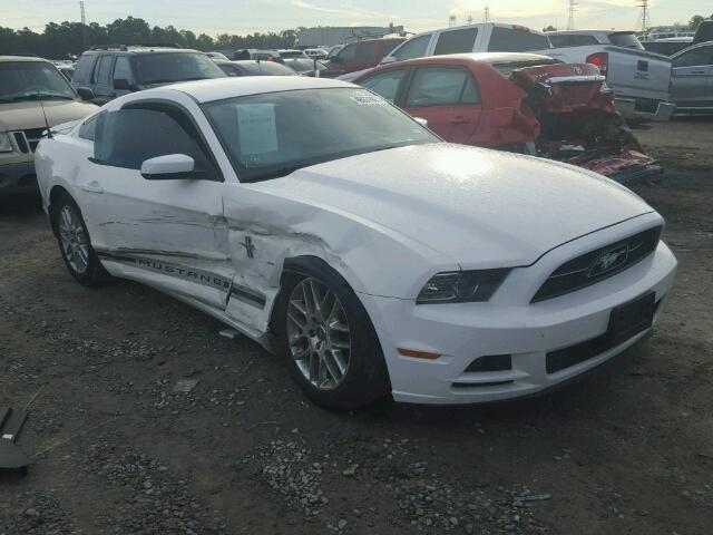 1ZVBP8AM6D5282171 - 2013 FORD MUSTANG WHITE photo 1