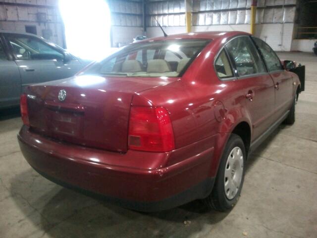 WVWMA63B6XE520232 - 1999 VOLKSWAGEN PASSAT GLS MAROON photo 4