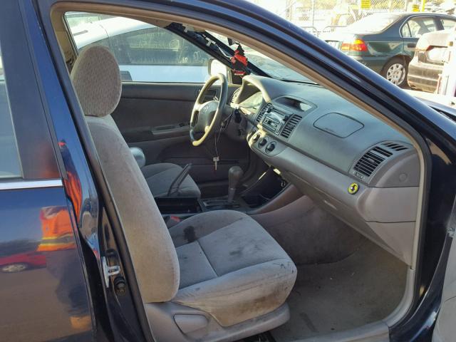 4T1BE32K13U227295 - 2003 TOYOTA CAMRY LE BLUE photo 5