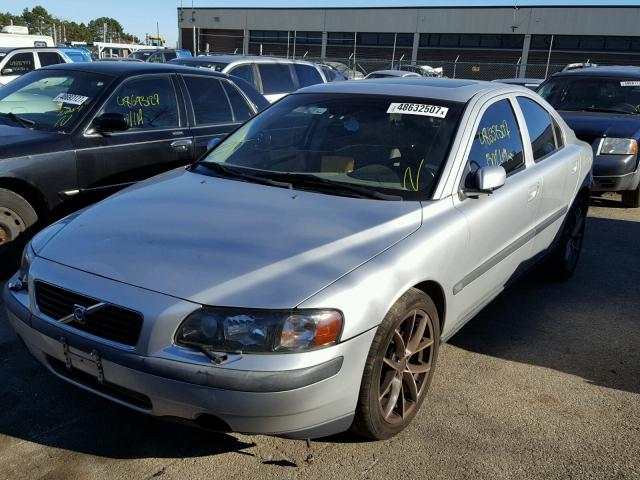 YV1RH59H342407045 - 2004 VOLVO S60 2.5T SILVER photo 2