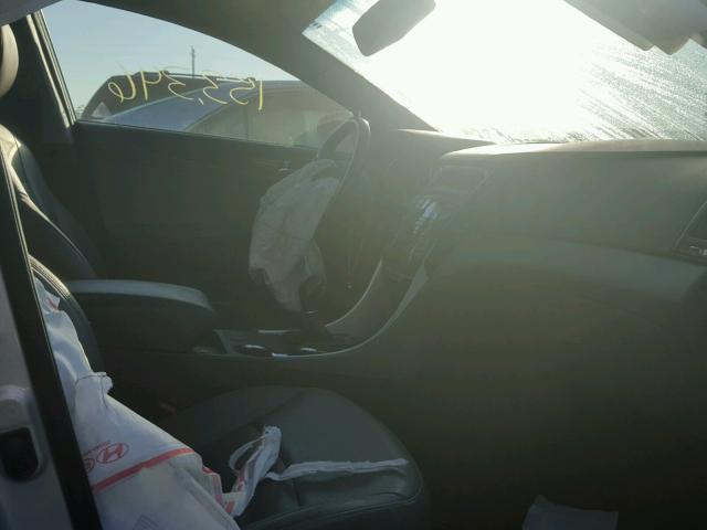 5NPEC4AC6DH554875 - 2013 HYUNDAI SONATA SE 银色 照片 5