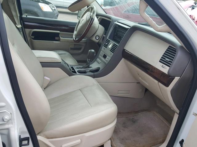 5LMEU68H34ZJ26287 - 2004 LINCOLN AVIATOR 白色 照片 5