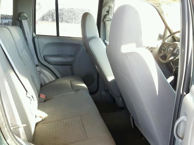 1J4GK48K15W637760 - 2005 JEEP LIBERTY SP TWO TONE photo 6