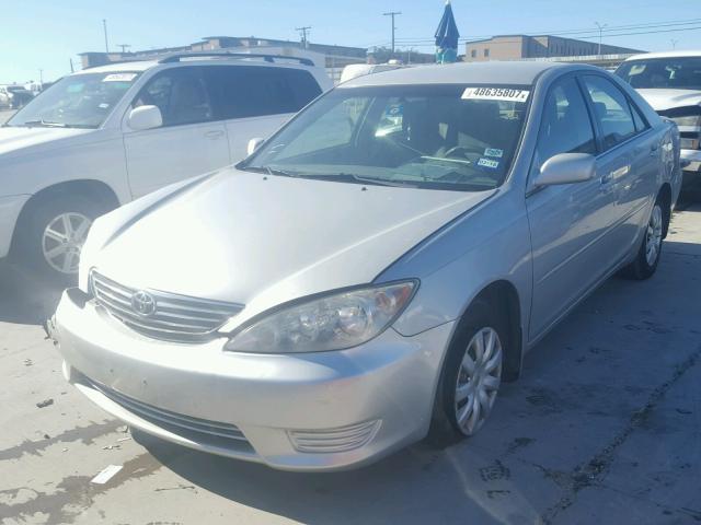 4T1BE30K95U027691 - 2005 TOYOTA CAMRY LE SILVER photo 2
